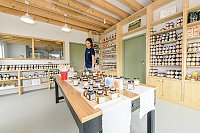 Manon-dans-la-boutique-de-Bouglon---_XCD9357.JPG