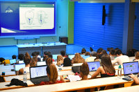 page-03---fac_pin_amphi_etudiants_PACES-breves.png