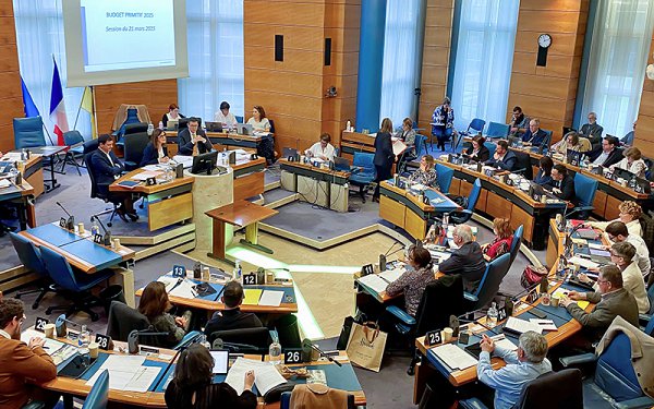 Vote-du-budget-2025.jpg