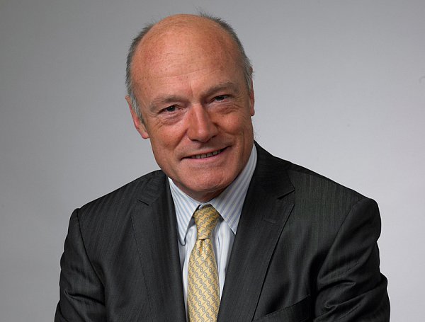 page-V2-8-Portrait-Alain-Rousset.jpg